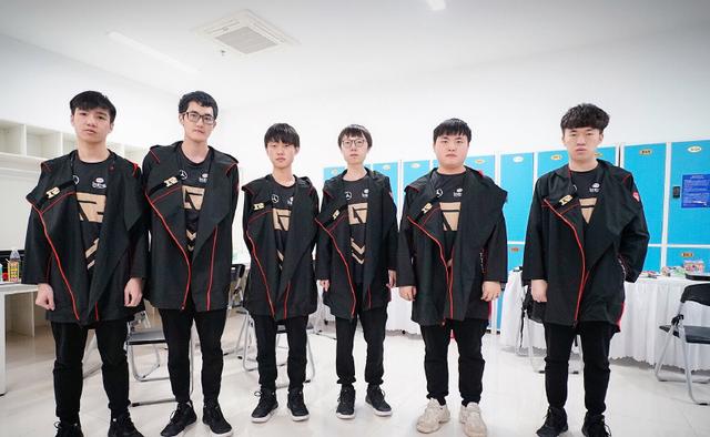 G2官宣：正式告别主教练GrabbZ、分析师Duffman