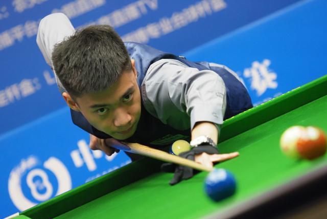 门前惊险球 门前惊险球